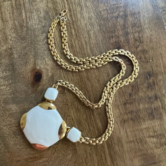 Creme and gold vintage Monet necklace - Picture 1 of 5